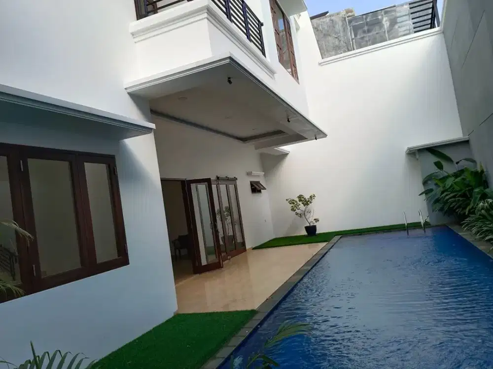 Rumah Taman Duren Sawit: 2 Lantai, LT 420 m2, Kolam Renang, Bagus