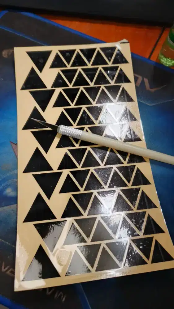 Sticker cutting segitiga stiker logo tulisan scotlet vinyl transparan