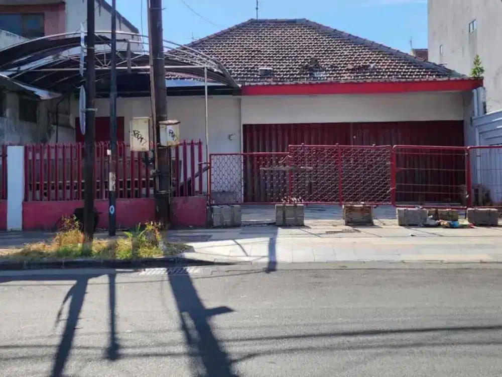 Disewakan rumah komersil cocok untuk cafe/resto/ kantor Barata jaya