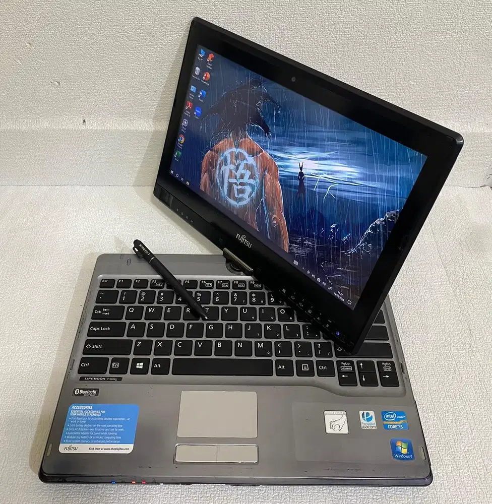 Fujitsu Lifebook T Series T732 Rare item Touchscreen with Pen