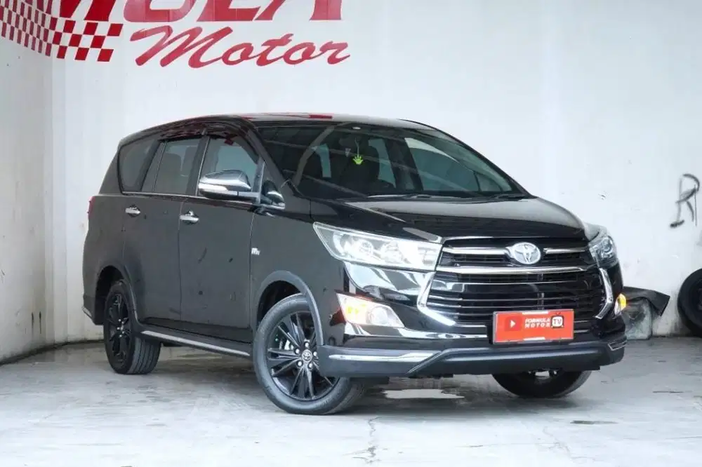 TOYOTA INNOVA VENTURER 2.0 A/T 2017 HITAM