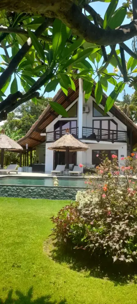 Dijual Modern Balinesse Beach Front Villa