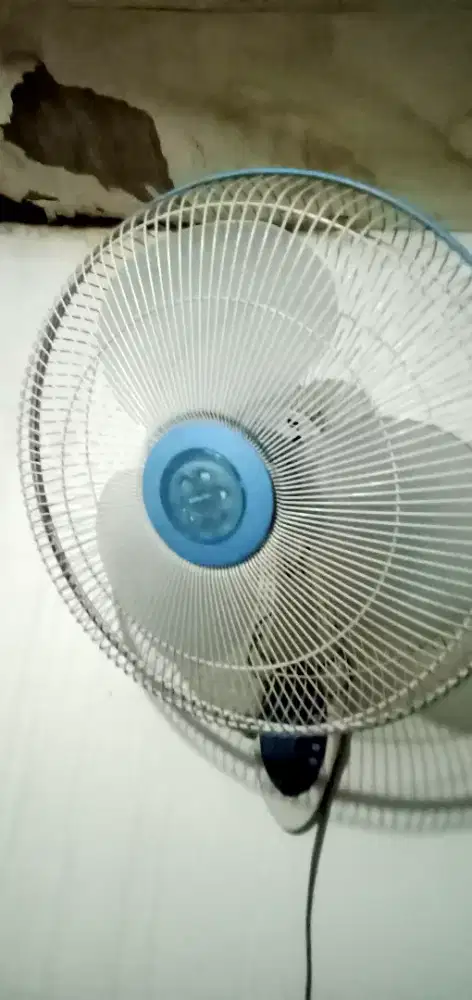 KIPAS ANGIN DINDING MIYAKO MASIH BERFUNGSI