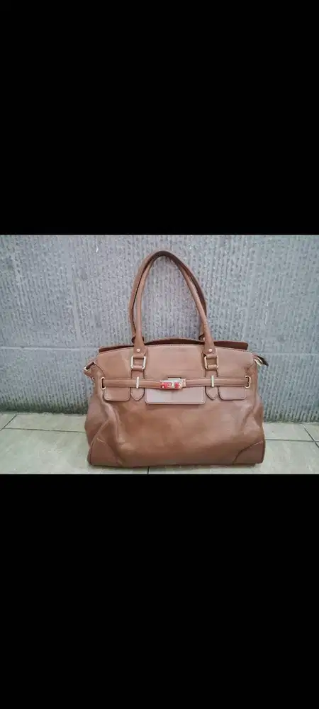 Tas kulit merk sisley