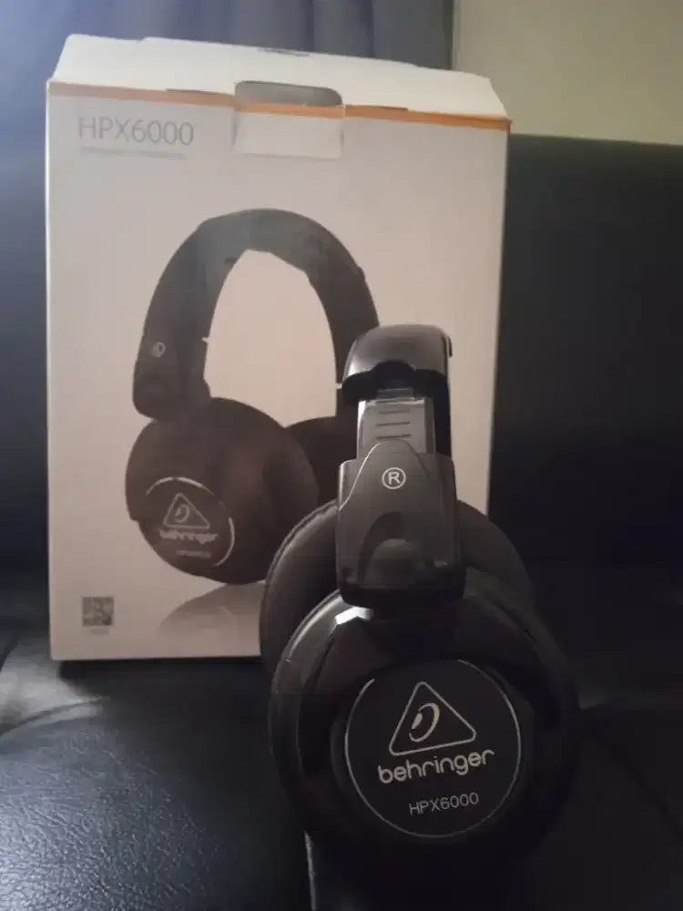 Headphones behringer