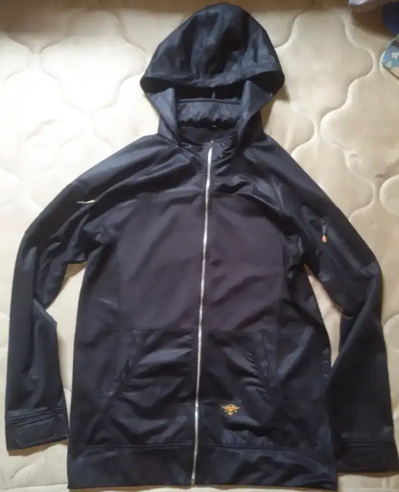 Jaket Zipper warna hitam