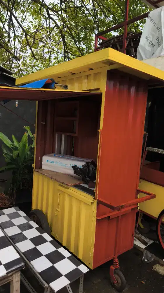 Gerobag bekas dimsum pangsit bisa buat es teh juga