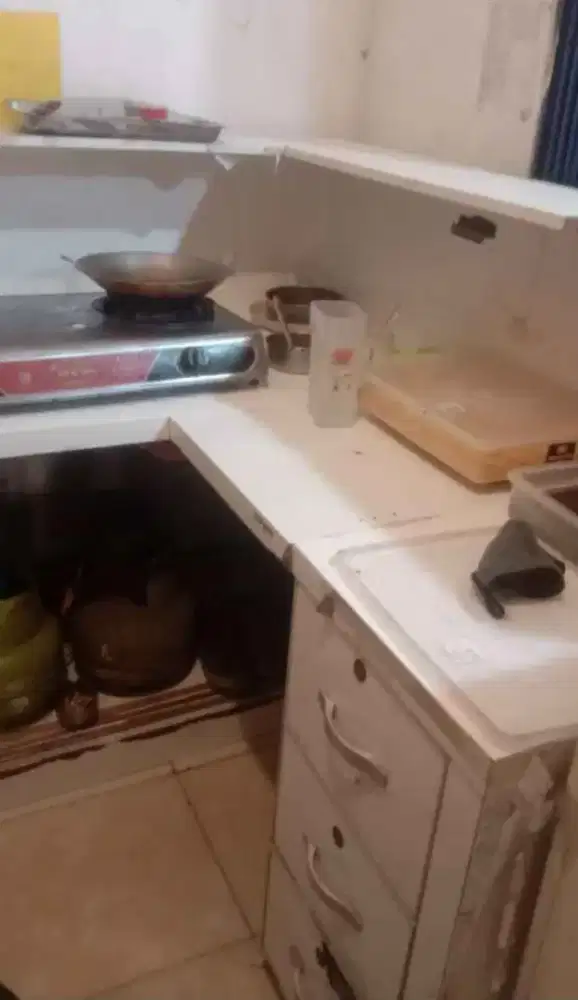 Meja leter L satu set dengan laci