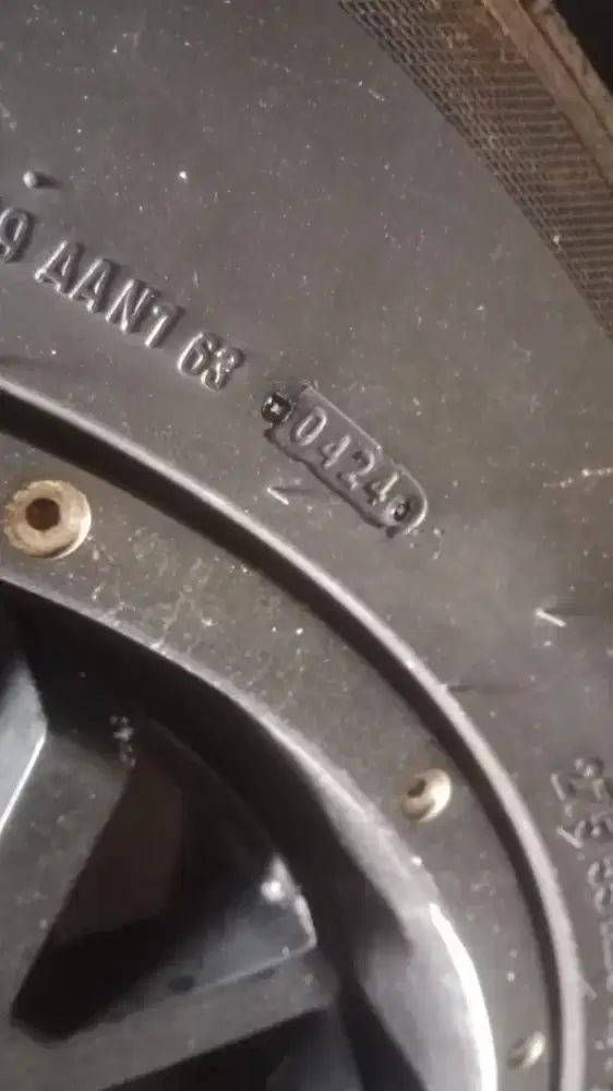 Dijual pelek mobil HSR R20 kondisi baik semua