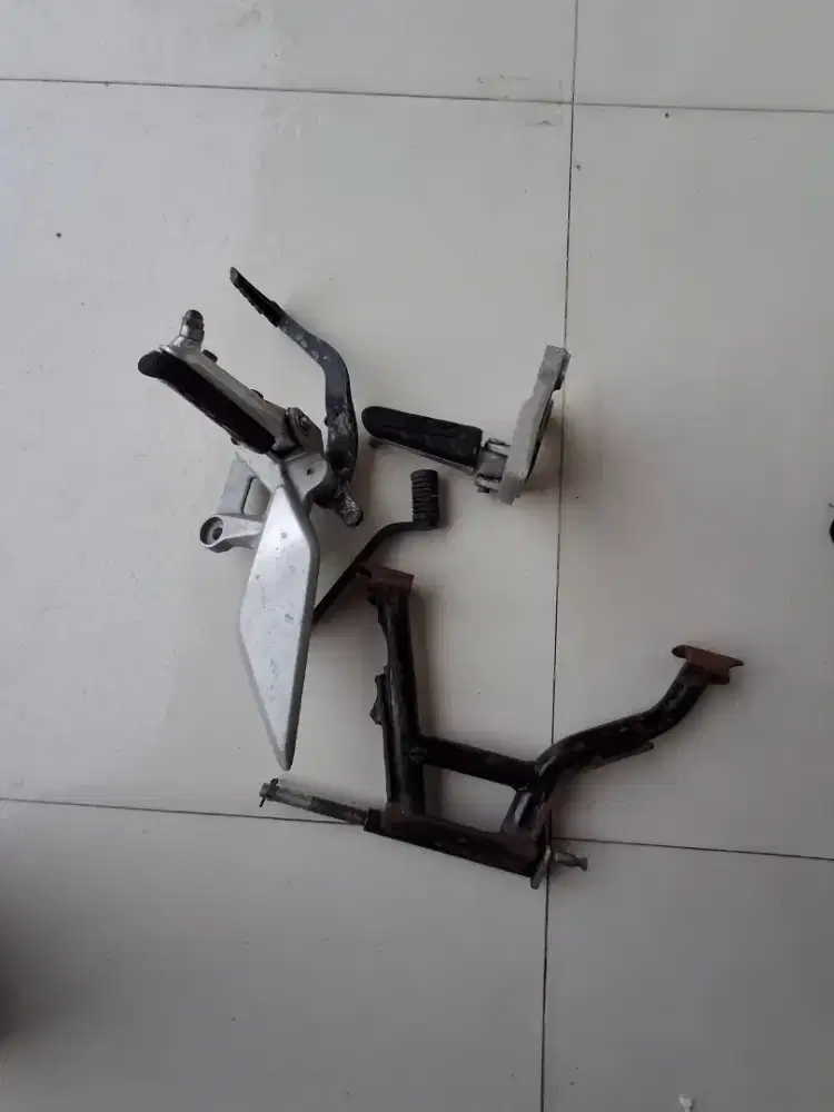 Footstep cbr 150 sma standar 2