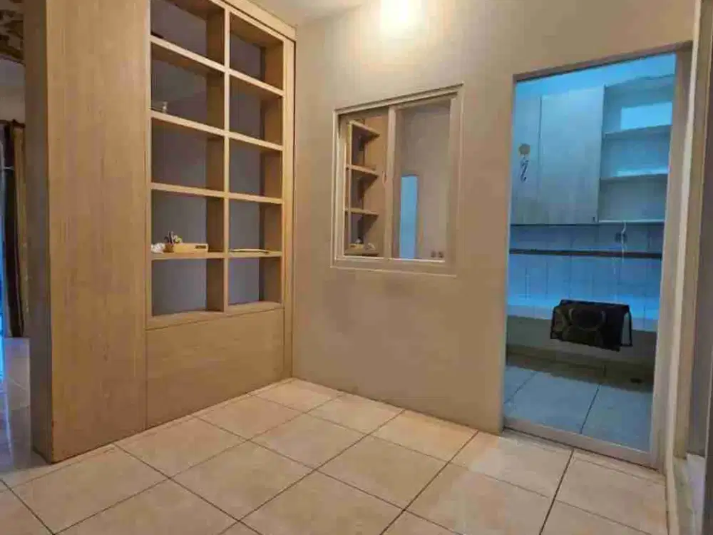 Rumah 2 lantai, strategis, dekat pintu toll & stasiun