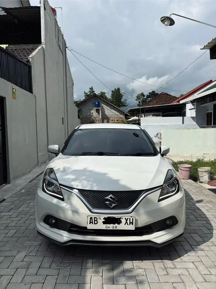 Baleno hatcback 2018 putih pemakaian pribadi