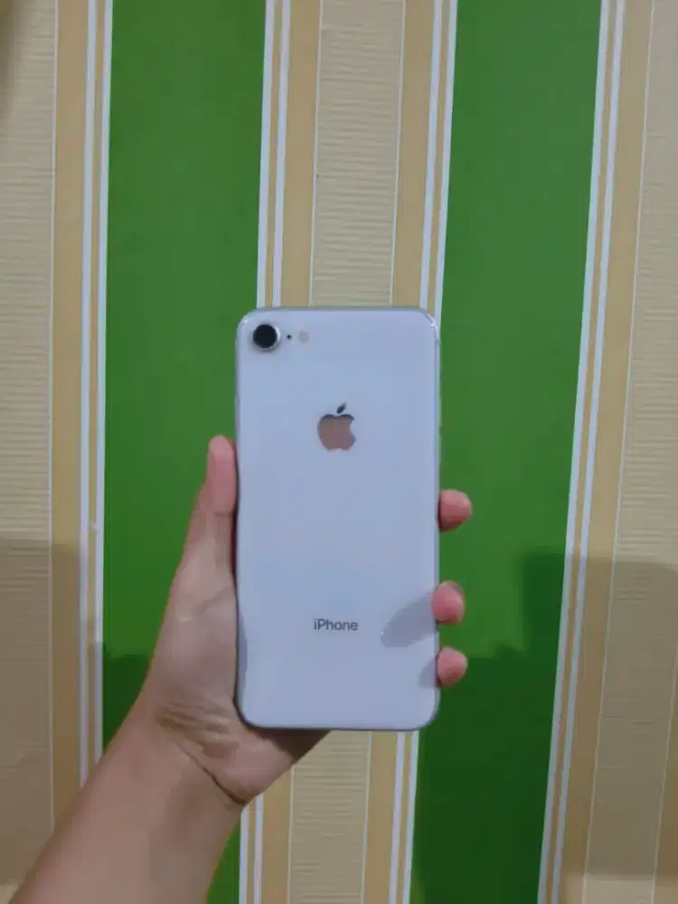 IPHONE 8 4/64GB WHITE