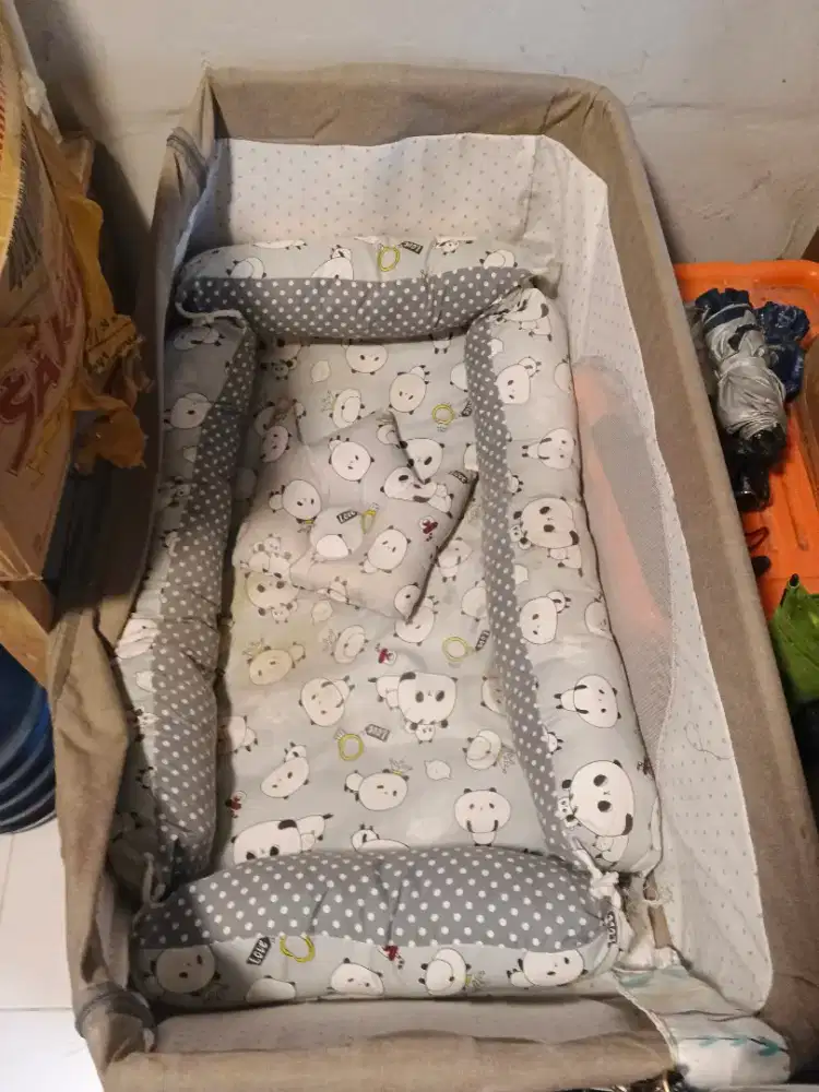 KASUR BAYI YANG DALAMNYA BOX