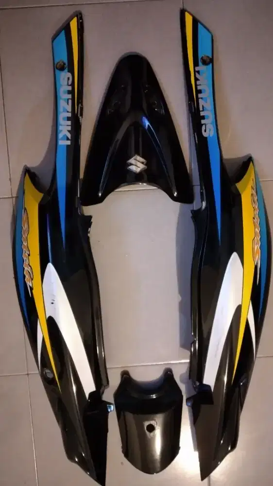 Body Belakang, Dasi Satria Hiu Orihinal SGP