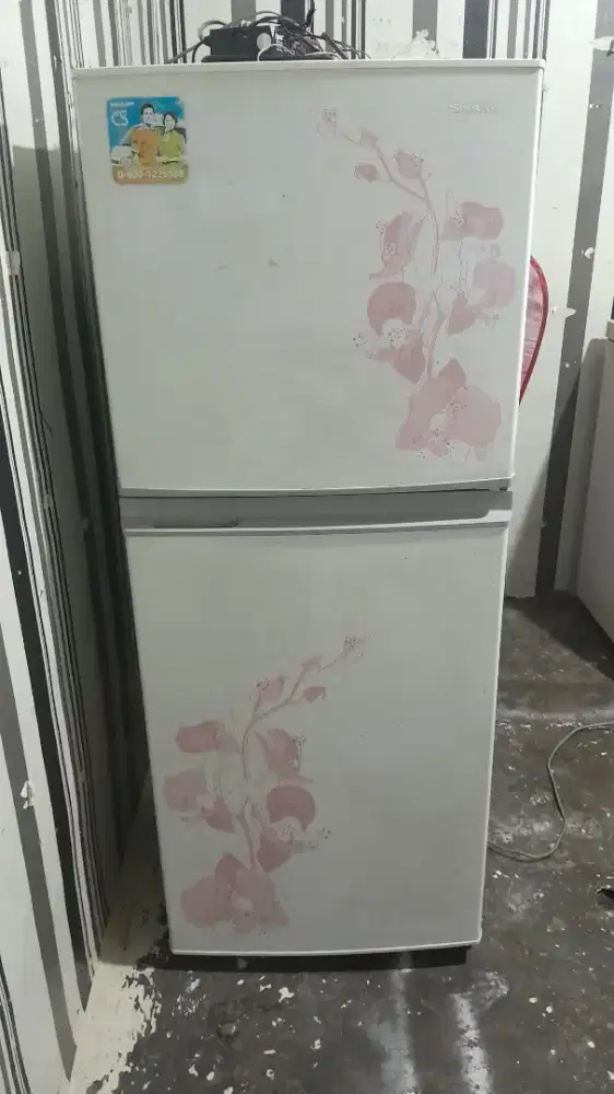 Kulkas sharp 2 pintu