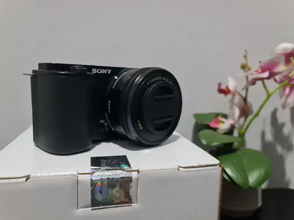 Sony ZV - E10 like New