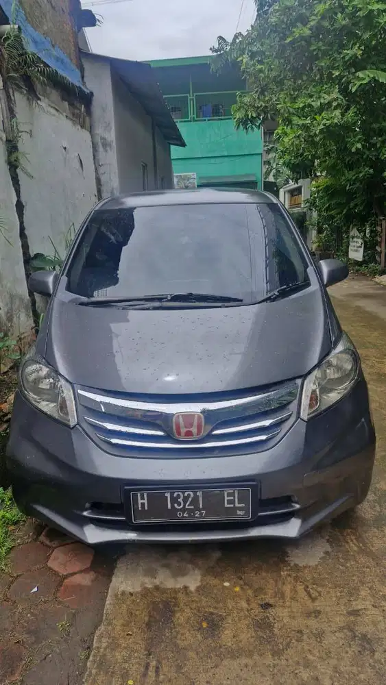 Dijual Honda Freed S A/T 2012 Abu-Abu plat H (semarang) lokasi bekasi