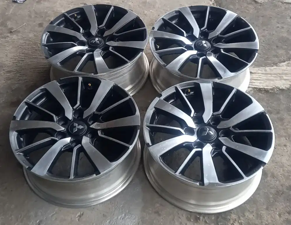 Velg mitsubishi pajero ring 18 pcd 6x139,7.