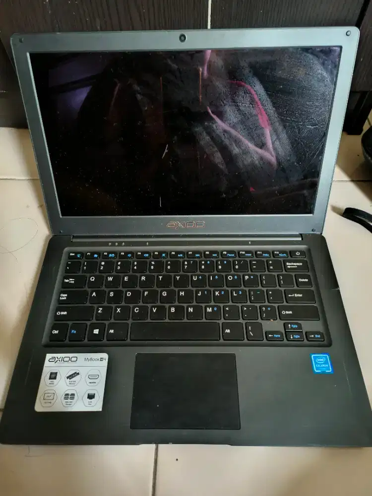 Laptop Axio 14 inch wrna hitam