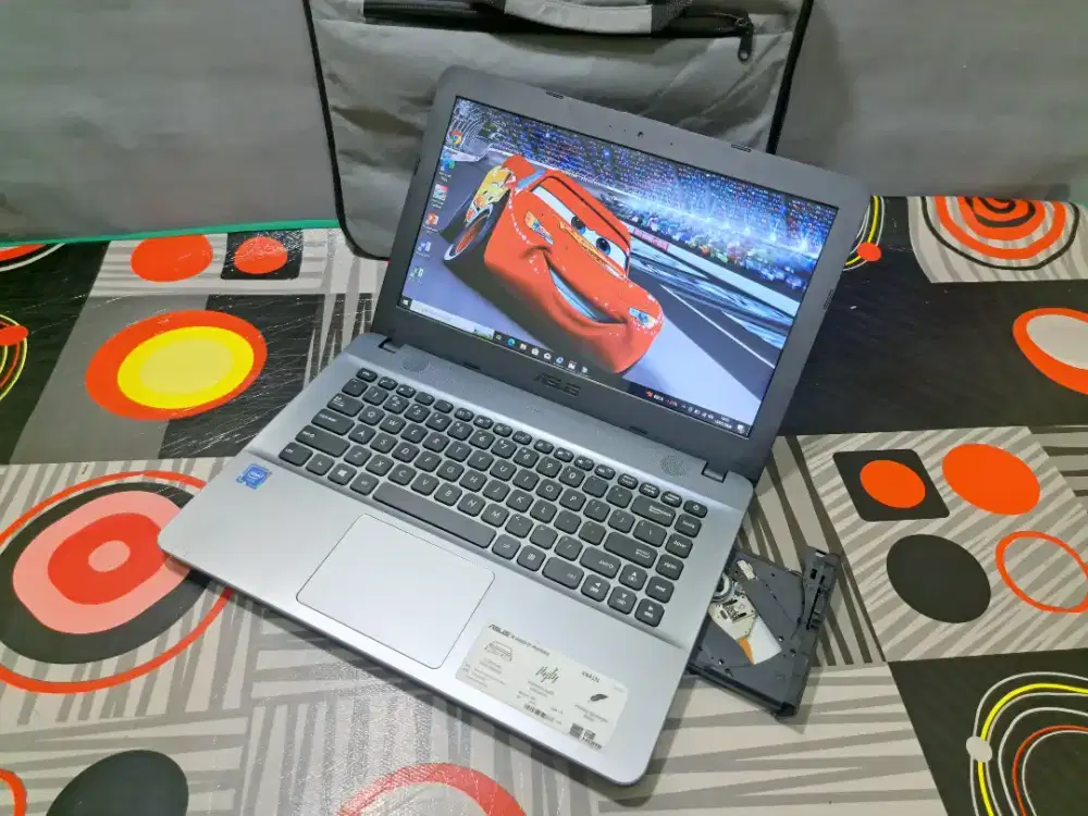 Jual cepat BU asus X441N ssd 128 gb ngebutt lancar jaya  silverr