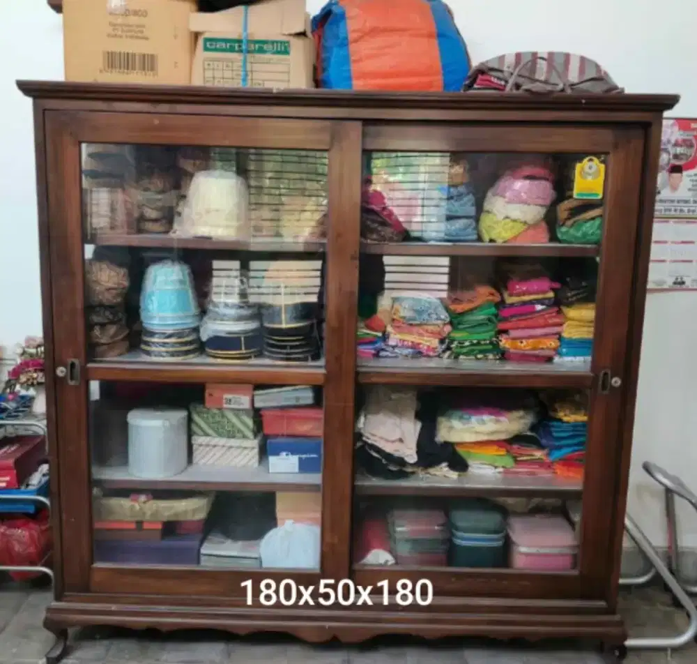 Almari tua bekas bahan jati