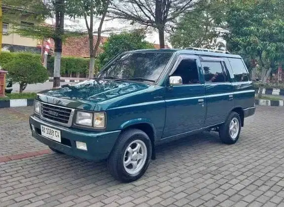Dijual mobil perorangan ISUZU PANTHER 2.5 MT thn 2000 Mesin dan AC OK