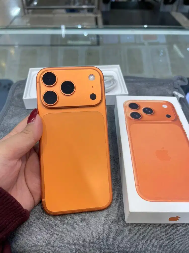 Iphone 17pro 256 Oren like new Ibox on 06/11/2026 Bh100%