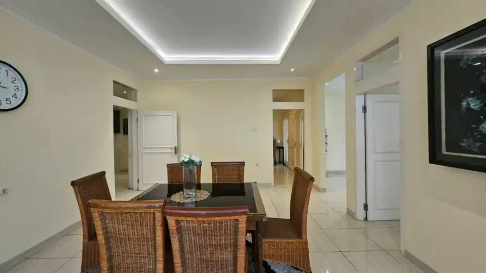 Disewakan Rumah 2 Lantai di Sayap Lodaya Bandung