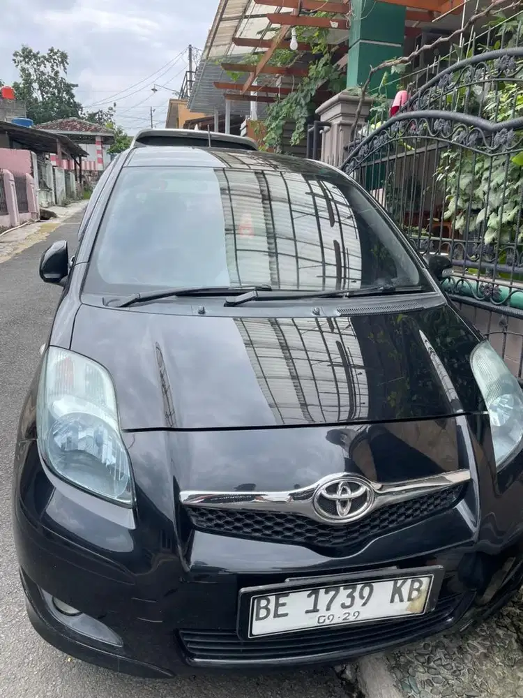 Toyota Yaris E Matic 2011