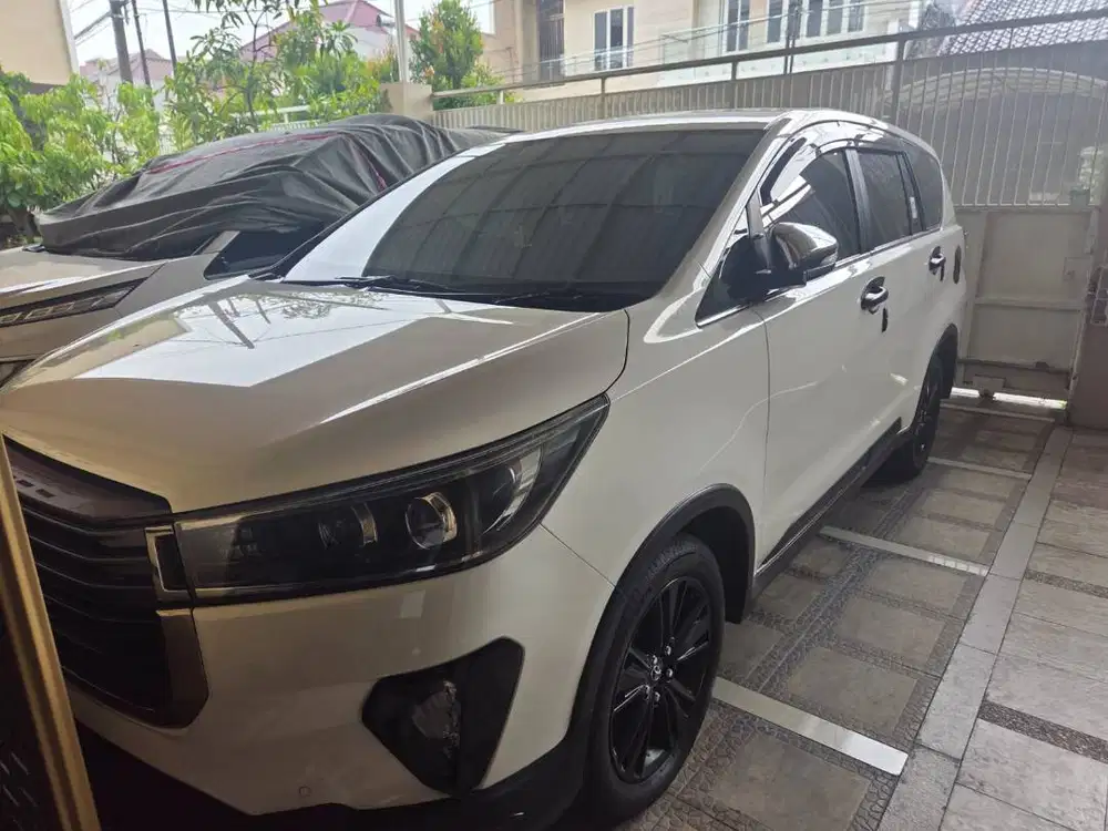 TOYOTA INNOVA VENTURER AUTOMATIC SURABAYA