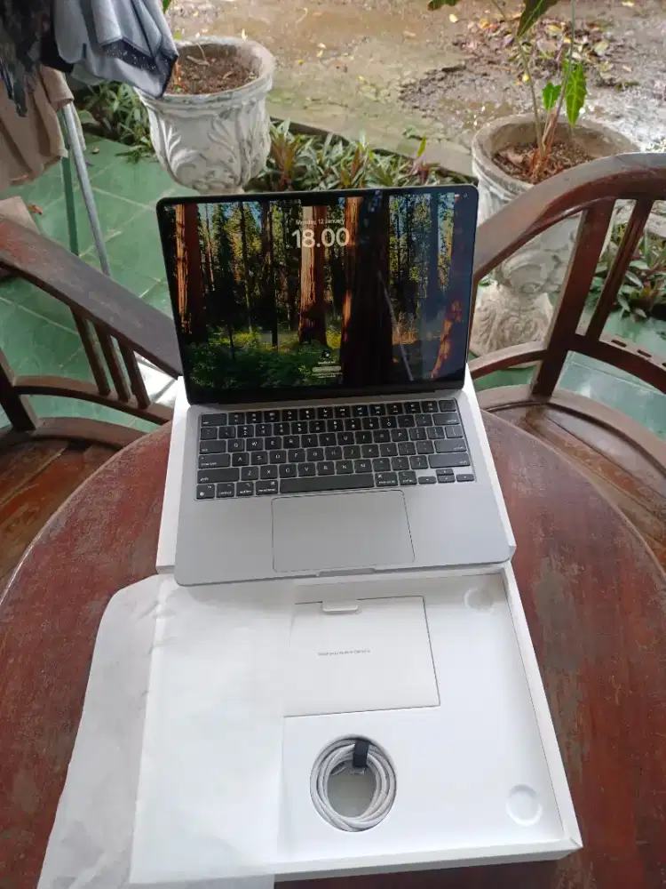 Macbook Air M2 8/256 Cc 14 Inter mulus perfect fulset Blm aktivasi NET