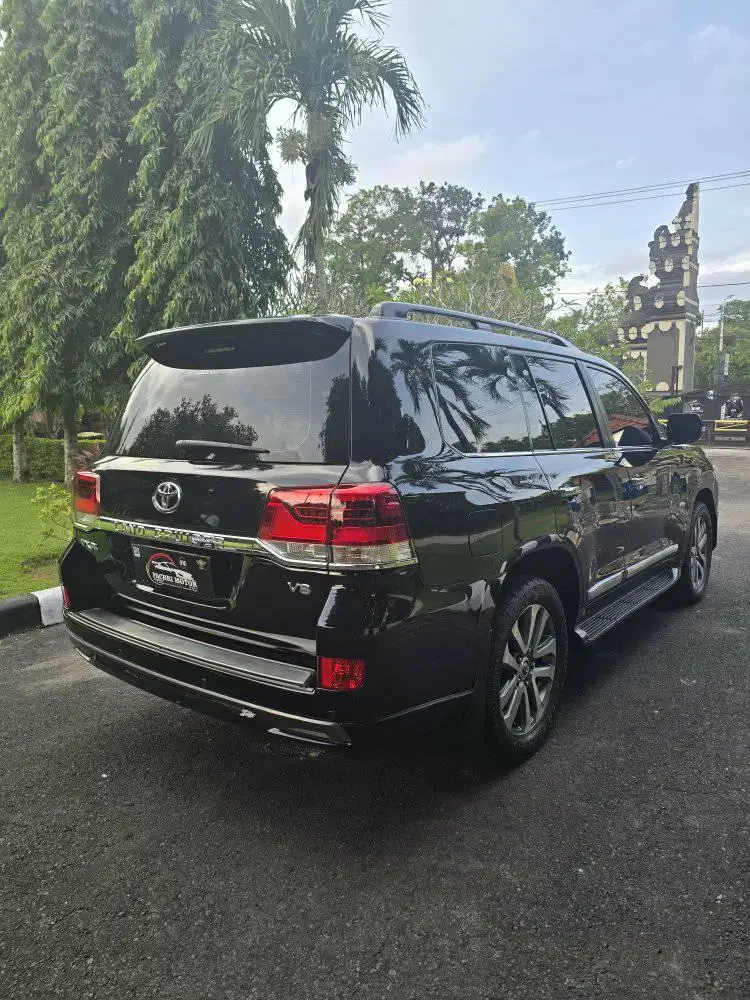 LAND CRUISER VXR 200 4.5 V8 DIESEL TAHUN 2017 MOBIL MEWAH DAN NYAMAN