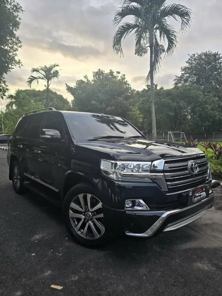 LAND CRUISER VXR 200 4.5 V8 DIESEL TAHUN 2017 MOBIL MEWAH DAN NYAMAN