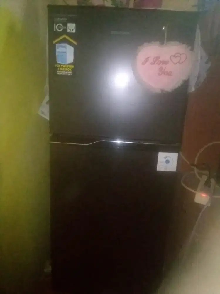 Jual kulkas Polytron 2 pintu,