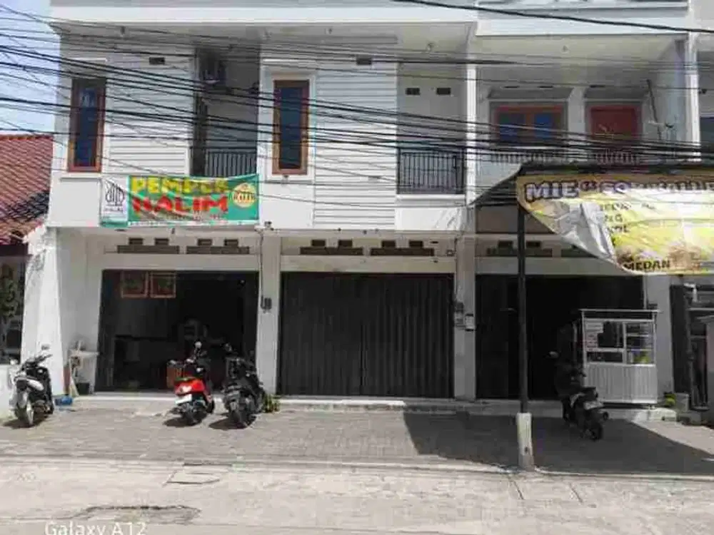 Disewa ruko dengan area bebas banjir di jalan Dahlia Indah Raya Harapan Indah 1