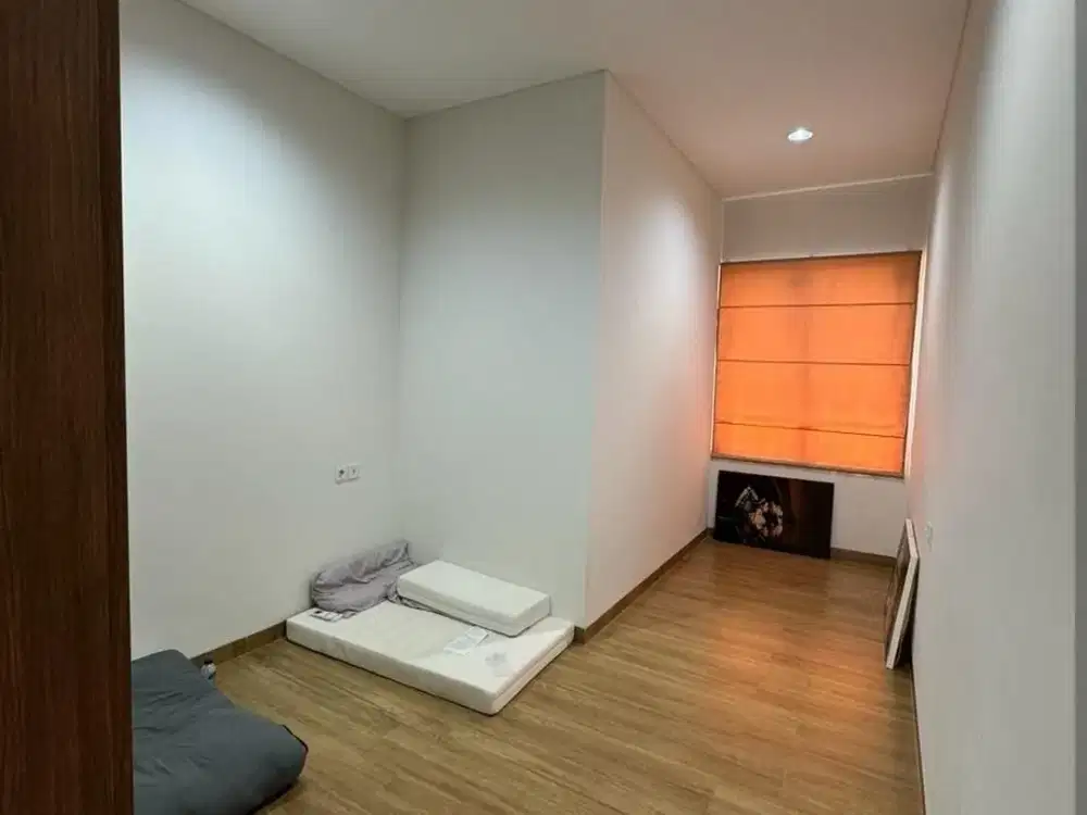 RUMAH NYAMAN DI TENGAH KOTA JAKARTA – LOKASI STRATEGIS & SIAP HUNI!