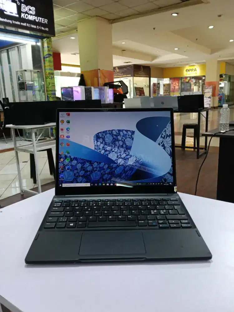 Dell 7285 2in 1 tablet Intel core i5 Gen,7 Ram 8gb SSD 256gb