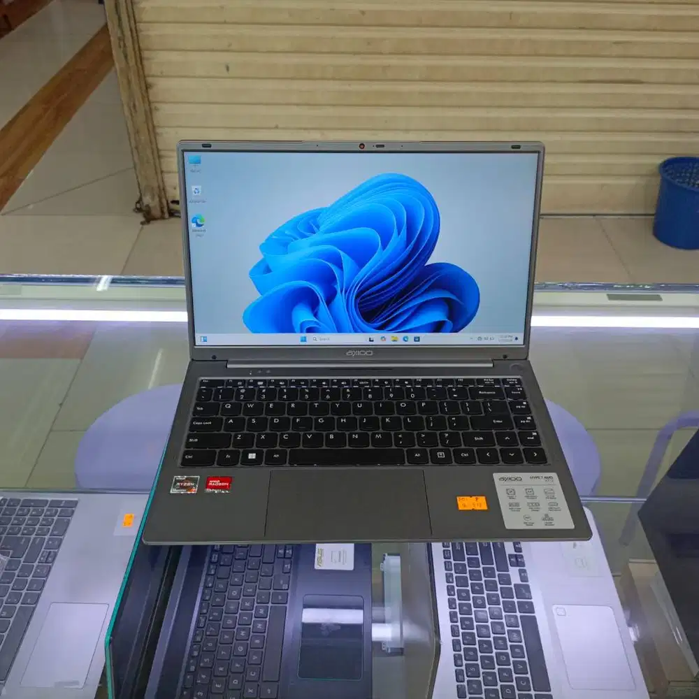 Laptop axio Hype 7 AMD X7-2 Processor AMD Ryzen 7-5825U Ram 8/512GB