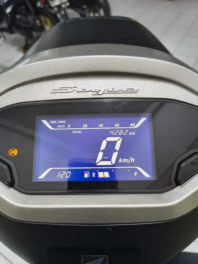 Honda Stylo 160 ABS tahun 2024 warna hitam
