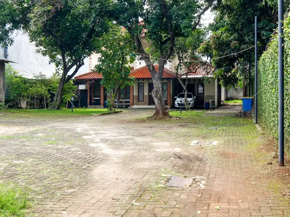 Di jual Tanah Bonus Rumah  di jalan M Kahfi Jaksel
