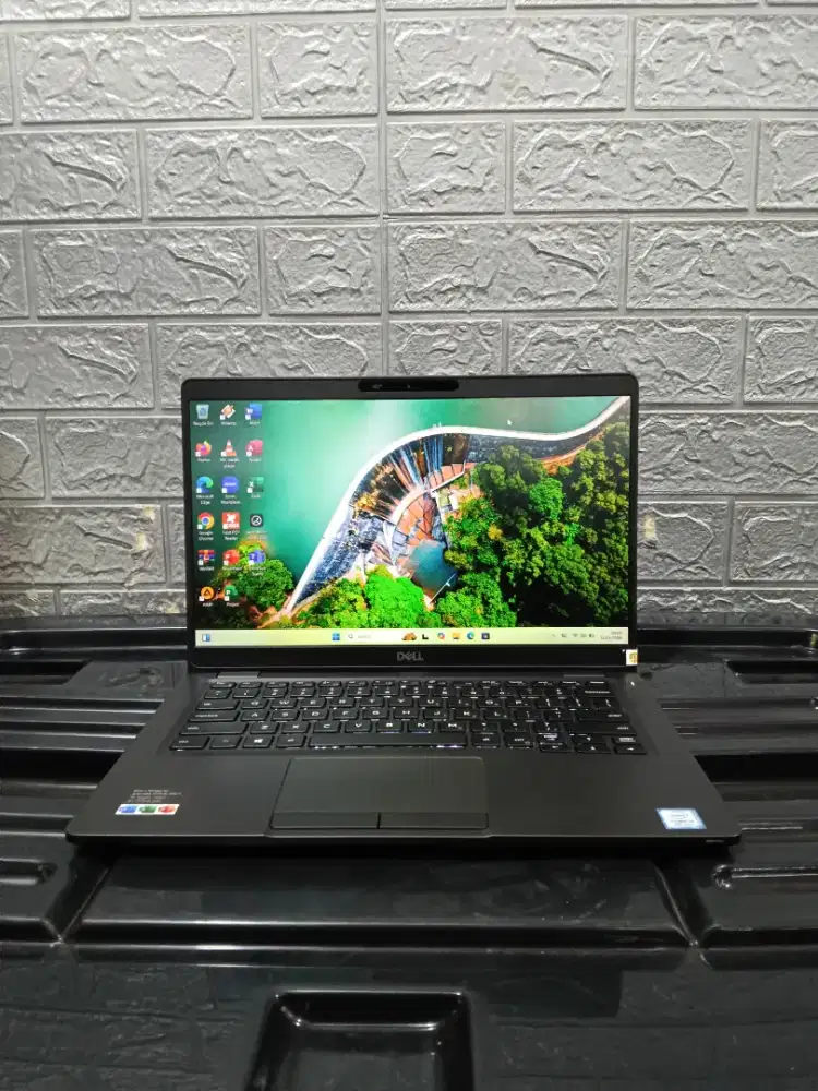 Dell latitude 5300 Intel core i5 Gen 8 ram 8gb SSD 256gb mulus beklit