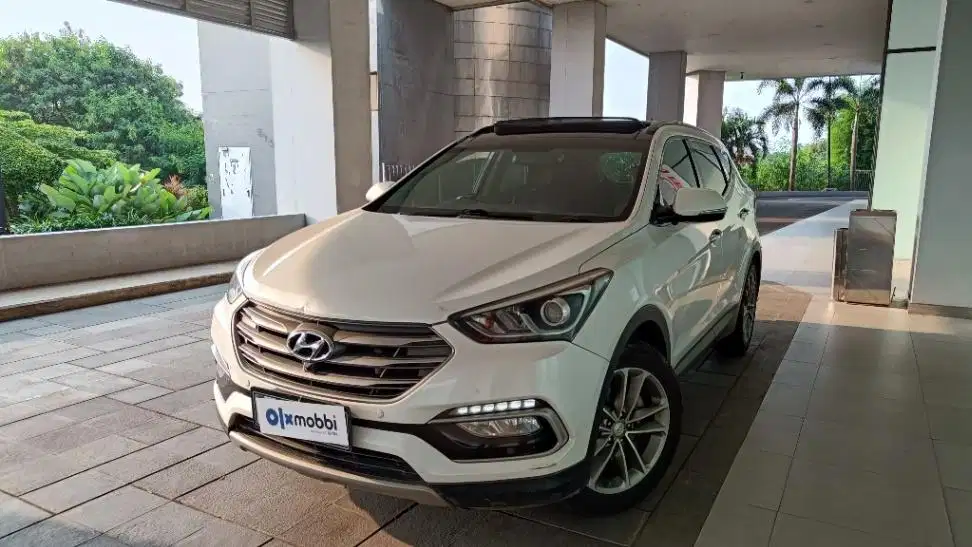 DP MURAH Hyundai Santa Fe 2.2 Solar-AT 2016 Putih C4RKF