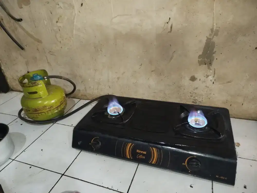 Sepaketan kompor gas rinnai 2tungku no minus mulus harga500 siap pakai