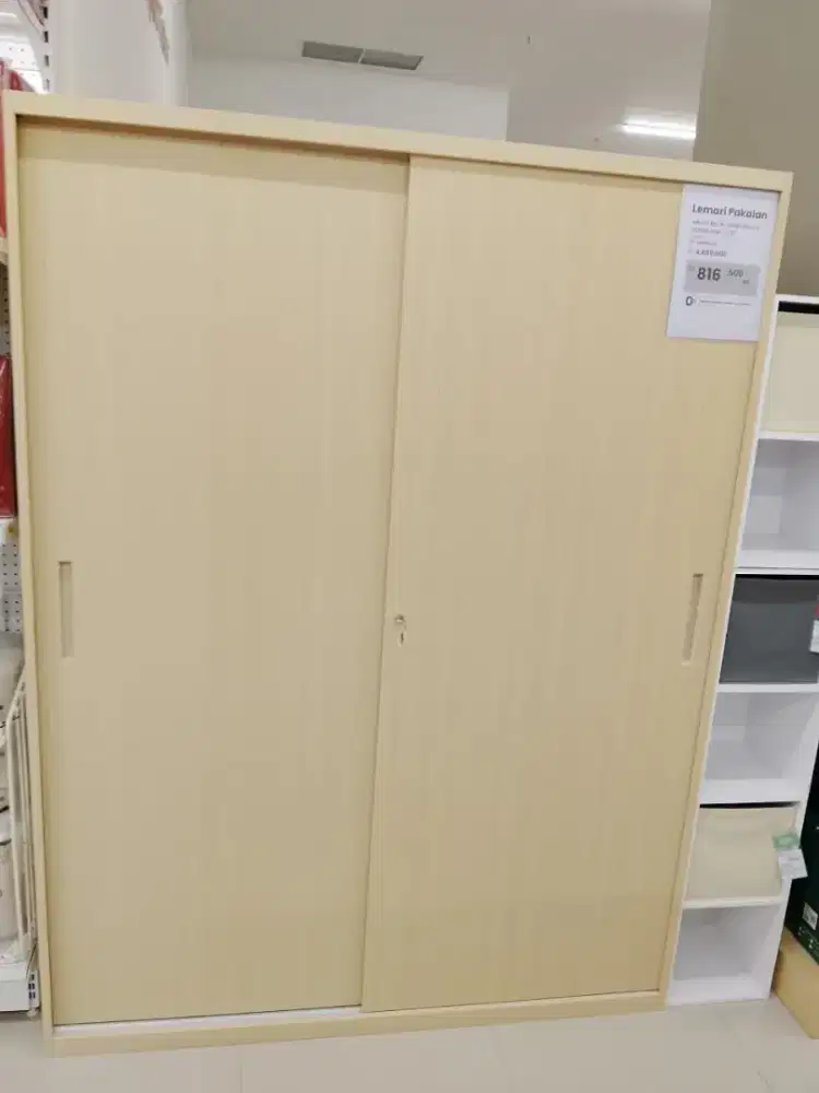 Lemari pakaian archy