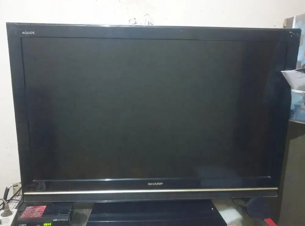 TV Sharp bekas kondisi masih bagus