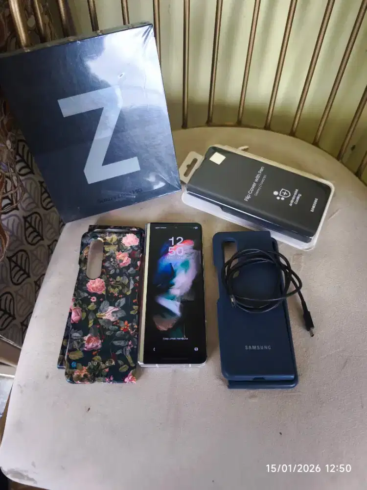 Dijual Samsung Fold 3 12/512GB Silver Like New