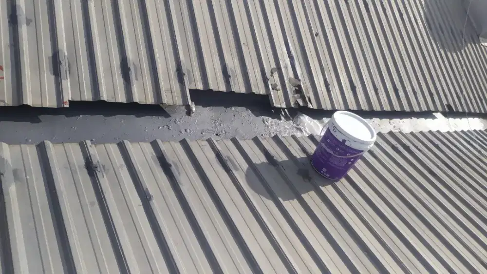 Perbaikan atap genteng rembes, atap asbes retak, plafon jebol,partisi