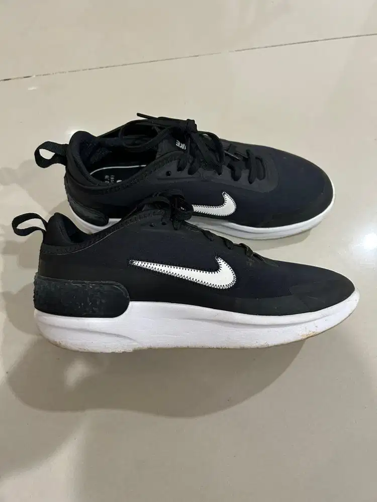 Nike women amixa shoes black / white