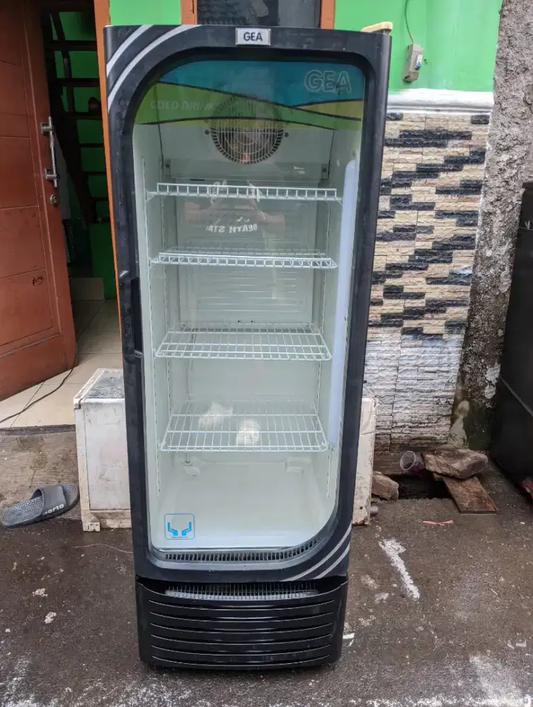 dijual cepat showcase